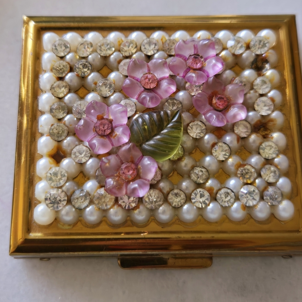 COLLECTORS S F Co ( Sam Fink Company ) 5th Avenue Vintage Compact